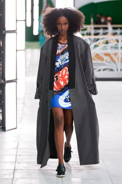 Look 3